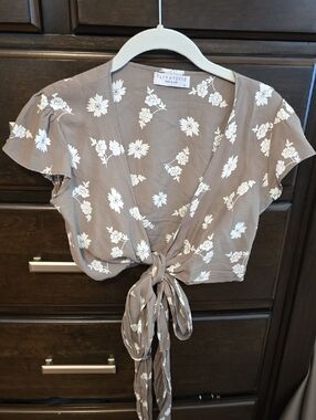 Flynn Skye Taupe Floral Tie Front Crop